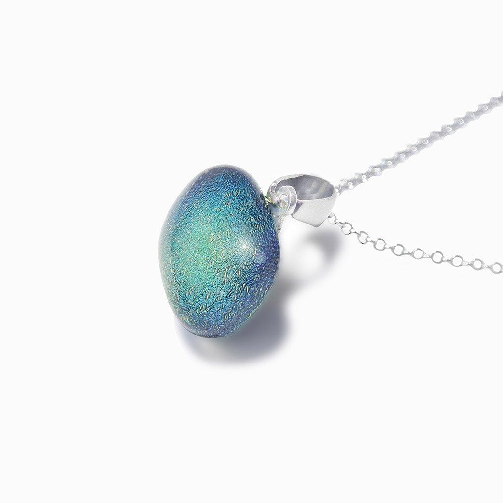 NECKLACE COPPER ~ GREEN BOKEH | SQUIRCLE | REFLET[proNECKLACE COPPER ~ GREEN BOKEHduct_vendor]MicrocosmosPRODUCT INFORMATION

Exlusive Microcosmoses Glass Reflet
Bead size length: 14 mm / 0.55" |  width: 14 mm / 0.55"

Base chain: Sterling Silver 925 ~ Stainless Steel 
NECKLACE