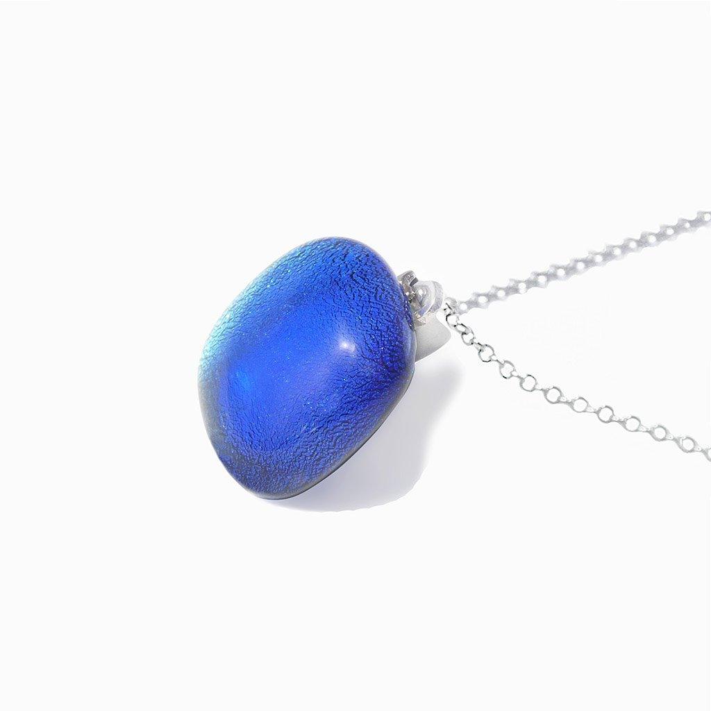 NECKLACE TURQUOISE ~ NIGHT BLUE | SQUIRCLE | REFLET[proNECKLACE TURQUOISE ~ NIGHT BLUEduct_vendor]MicrocosmosPRODUCT INFORMATION

Exlusive Microcosmoses Glass Reflet
Bead size length: 14 mm / 0.55" |  width: 14 mm / 0.55"

Base chain: Sterling Silver 925 ~ Stainless Steel 
NECKLACE