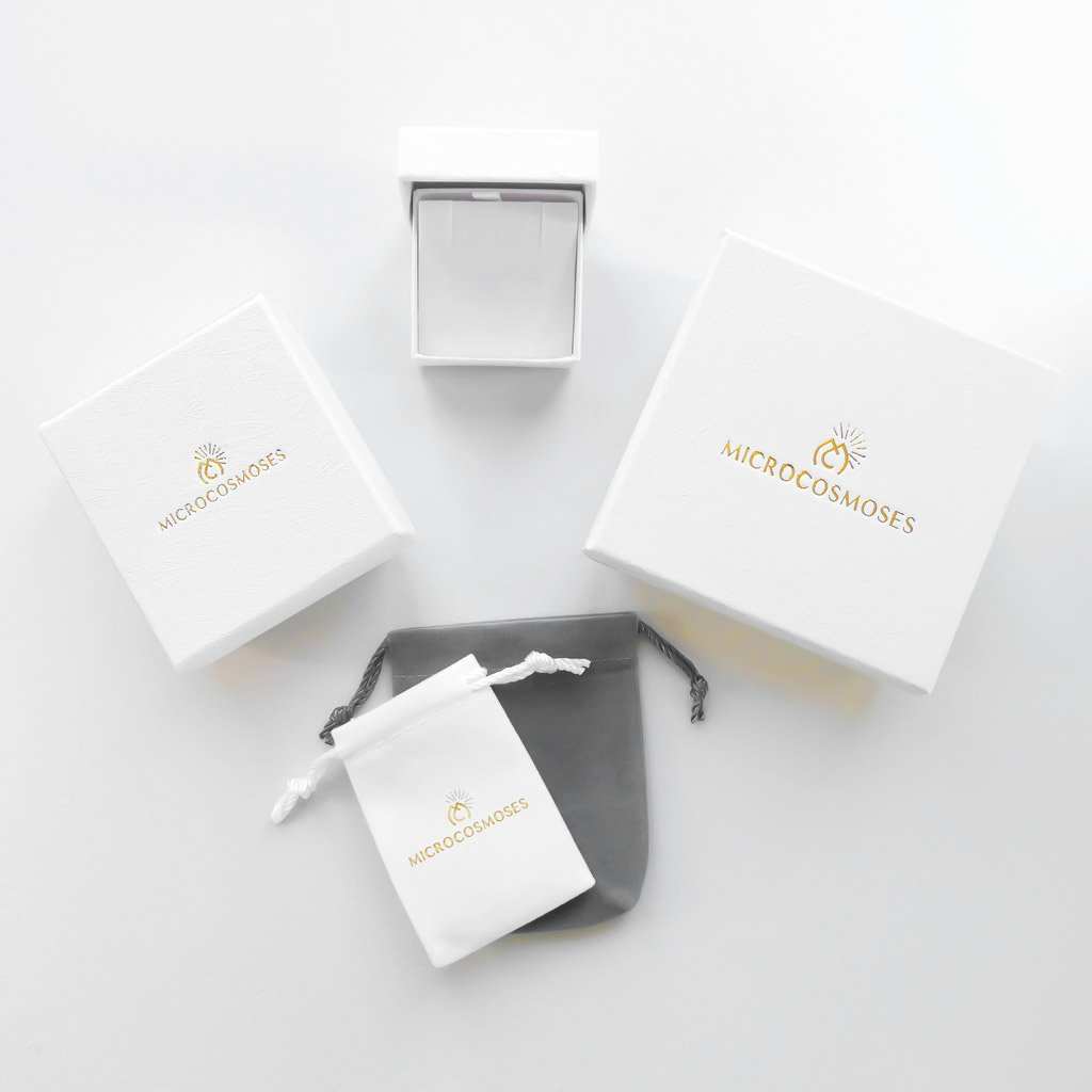 RING RED RUBY | ECLIPSE  REFLET[proRING RED RUBYduct_vendor]MicrocosmosPRODUCT INFORMATION 

Exclusive Microcosmoses Glass Reflet™
Base: Stainless Steel 
Bead size: 12~14 mm / 0.47"~0.55"


Free Gift Box 


The  Microcosmoses Reflet  StRINGS GLASS REFLET