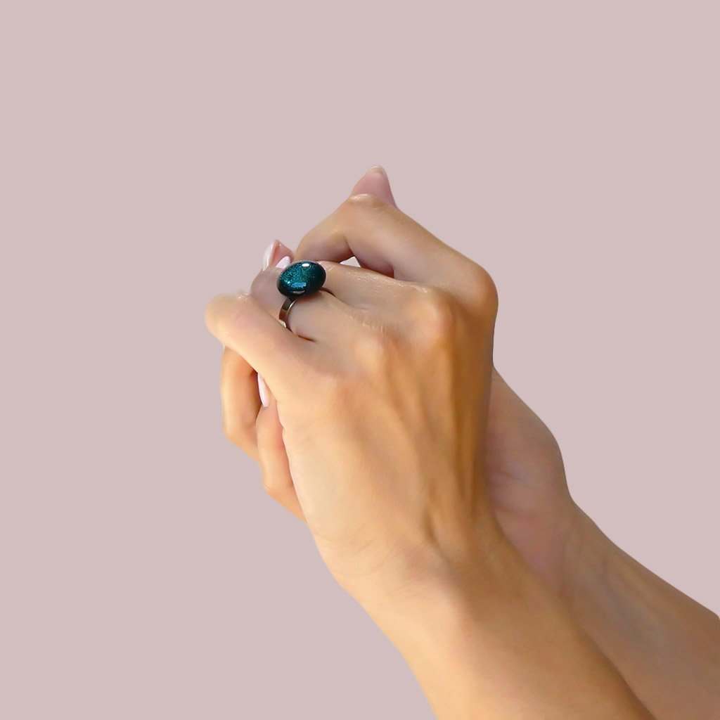 RING VIOLET ~ EMERALD | ECLIPSE | REFLET[proRING VIOLET ~ EMERALDduct_vendor]MicrocosmosPRODUCT INFORMATION 

Exclusive Microcosmoses Glass Reflet™
Base: Stainless Steel 
Bead size: 12~14 mm / 0.47"~0.55"


Free Gift Box 


The  Microcosmoses Reflet SteRINGS GLASS REFLET